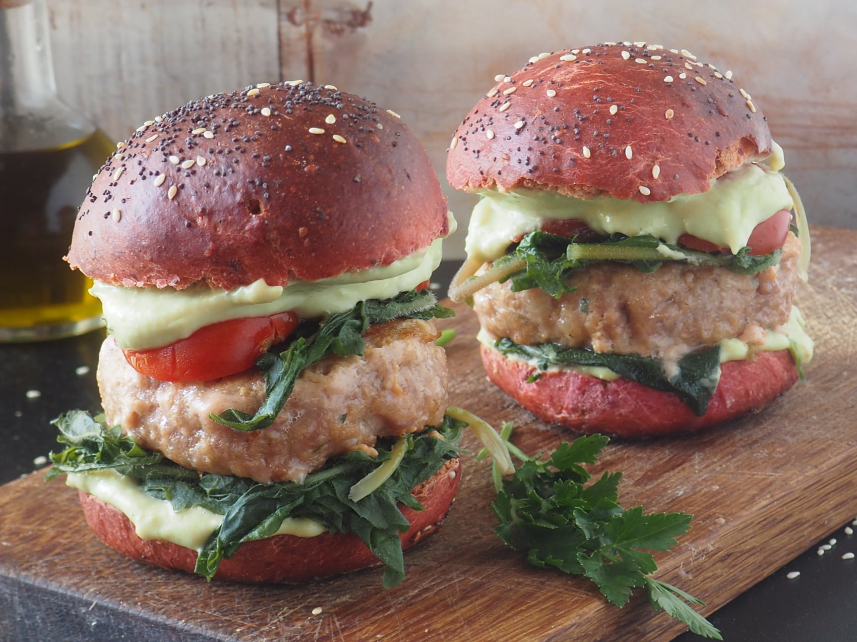 Hamburger mit Chicorée und Bohnenmayonnaise