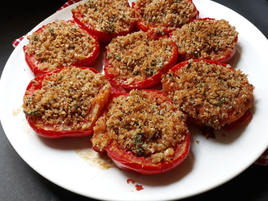 Gratinierte Tomaten mit Knoblauch und Oregano