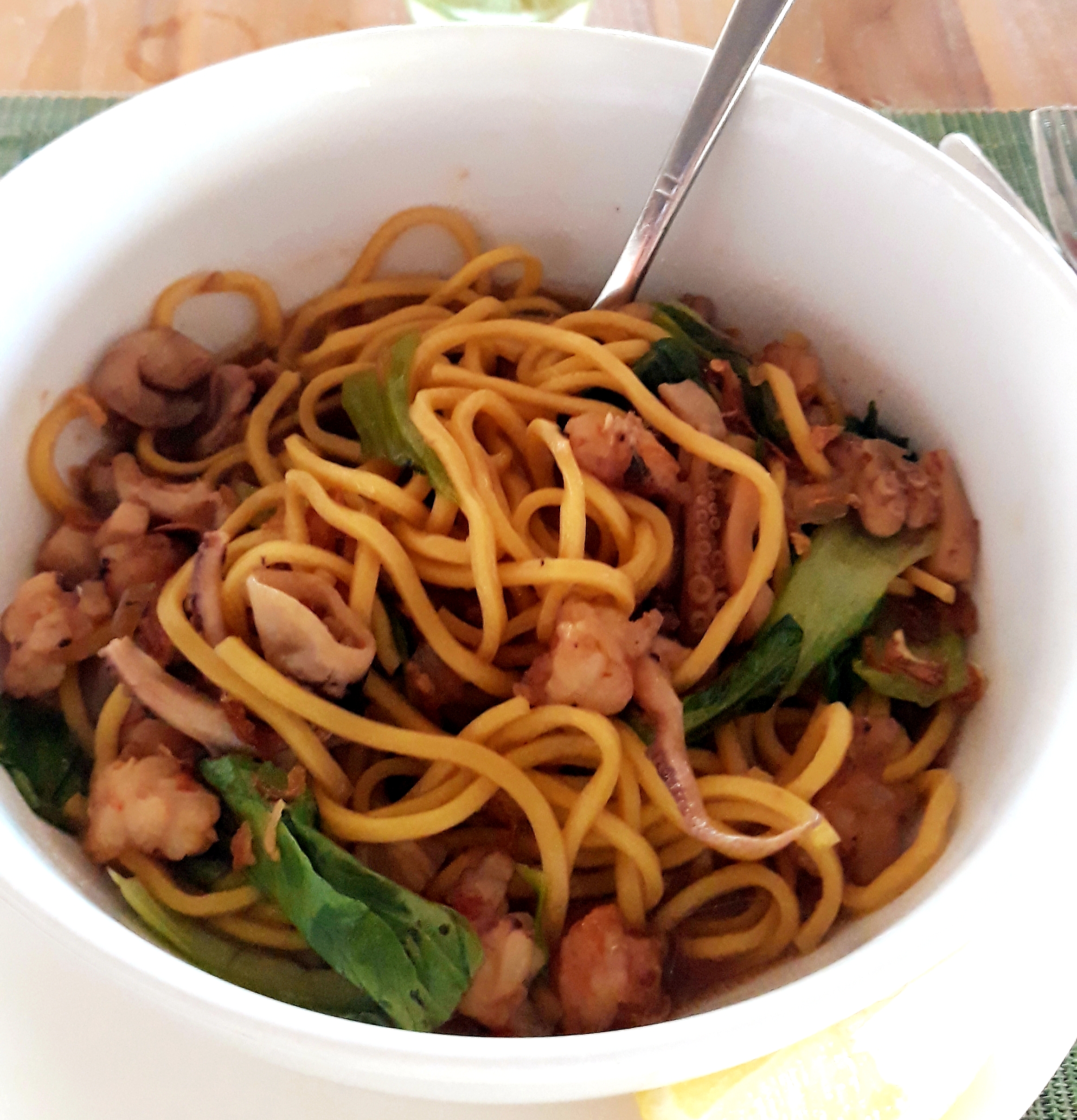 Meeresfrüchte-Süppchen und Tonnarelli