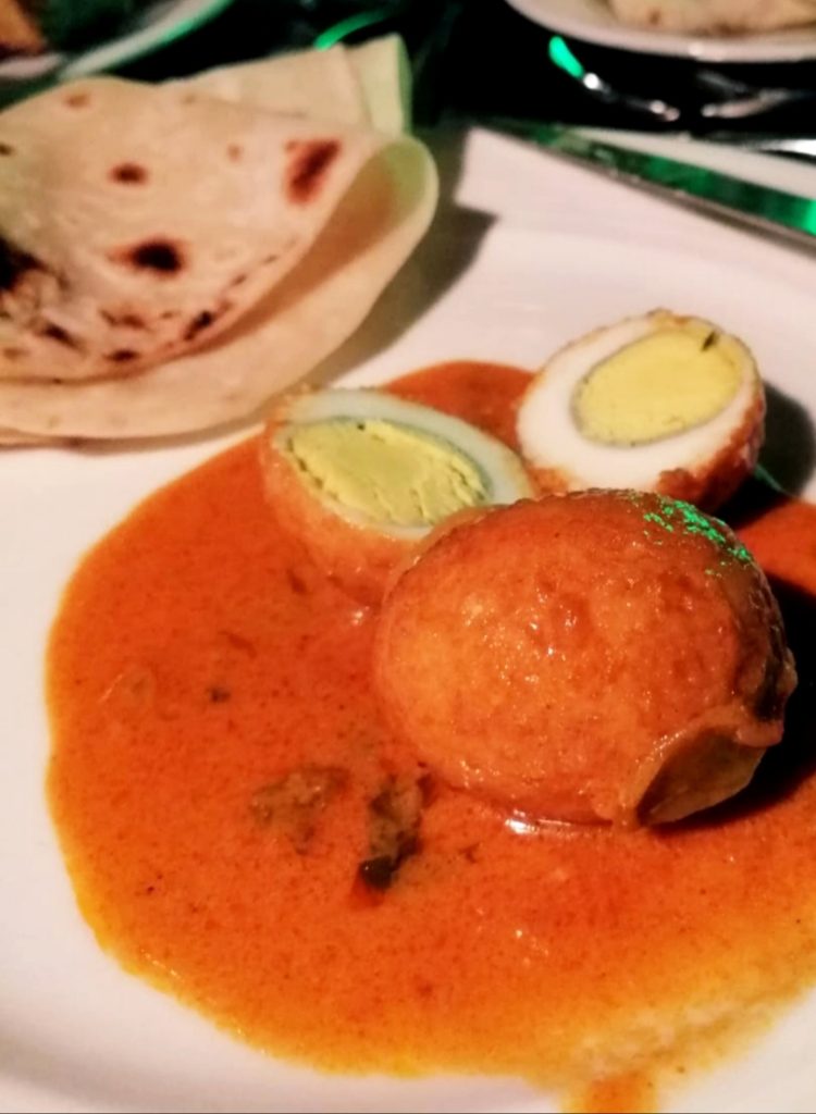 Hart gekochte Eier mit Curry Malediven