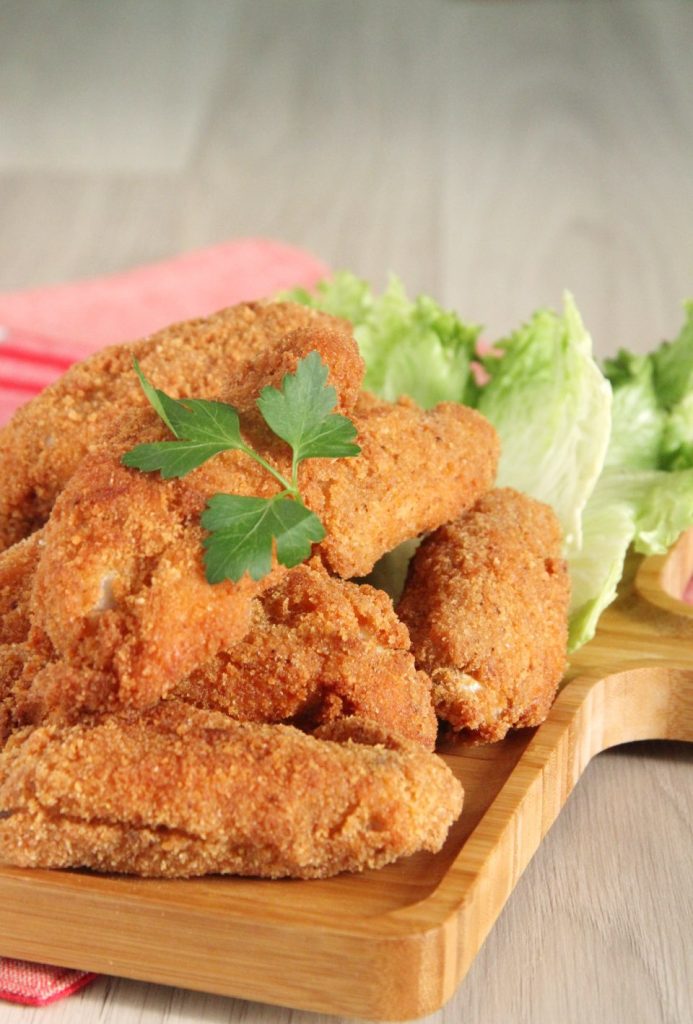 Panierte und frittierte Hähnchenflügel