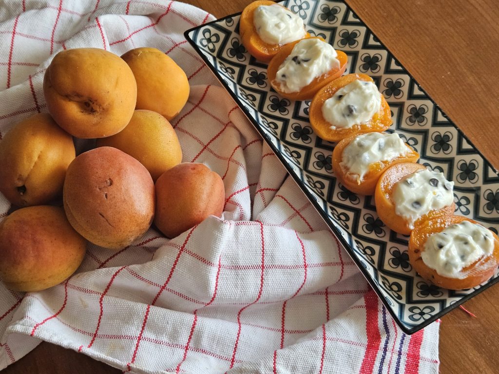 Gefüllte Aprikosen mit Mascarpone, Ricotta und Schokoladentropfen