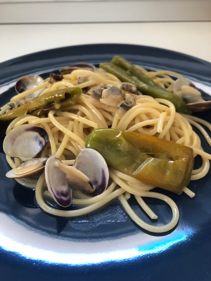 Spaghetti mit Friggitelli und Venusmuscheln