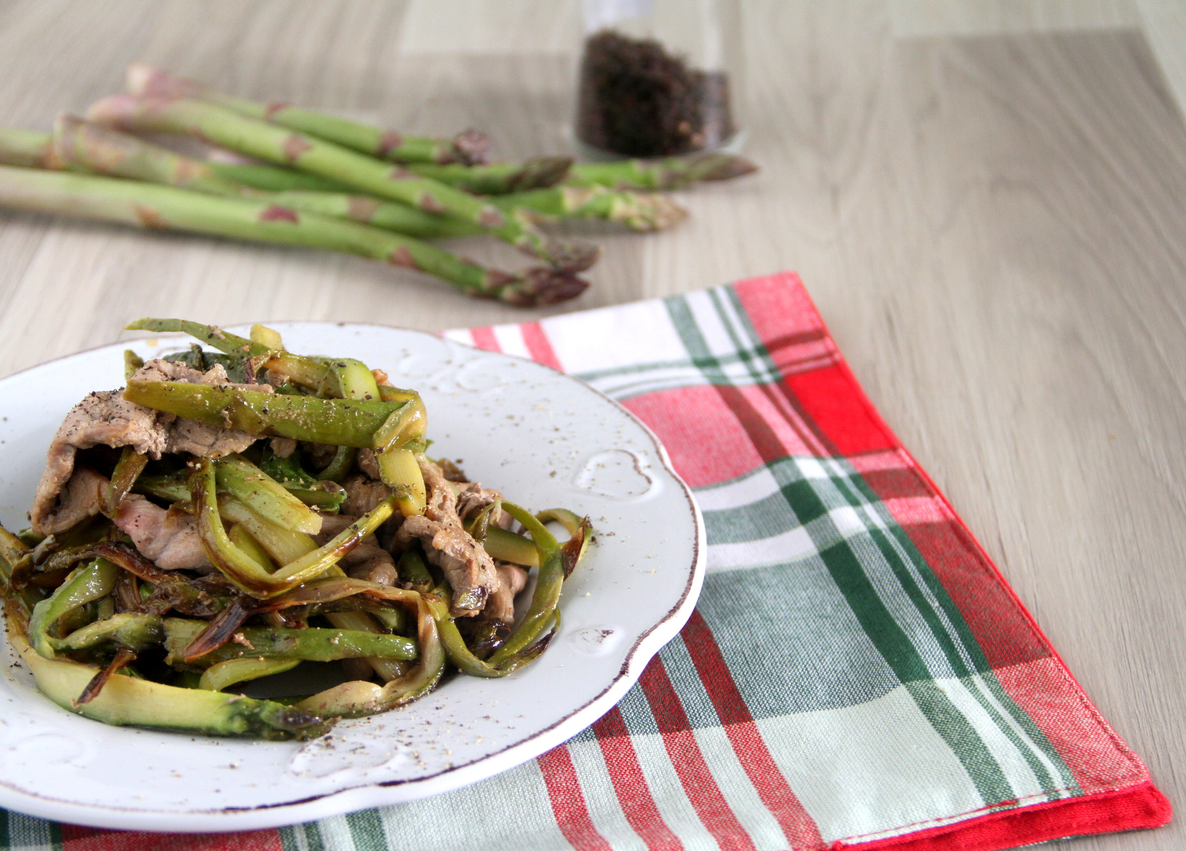 Kalbsstreifen mit Spargel