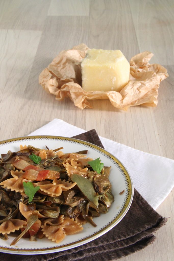 Vollkornfarfalle mit Artischocken und Guanciale