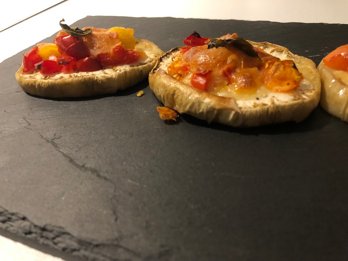 Weiße Aubergine, machen wir kleine Pizzen daraus
