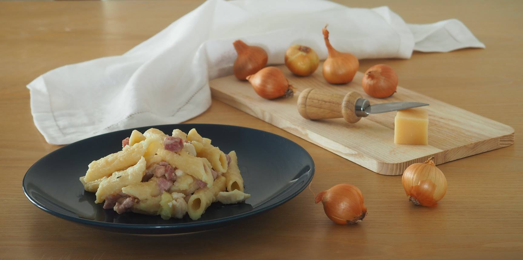 Vollkorn-Penne mit Speck, Huhn und Kartoffeln