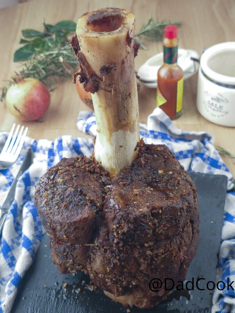 BEEF HAMMER | Langsam in Bier gegarter Rinderhaxe: Perfekt und saftig