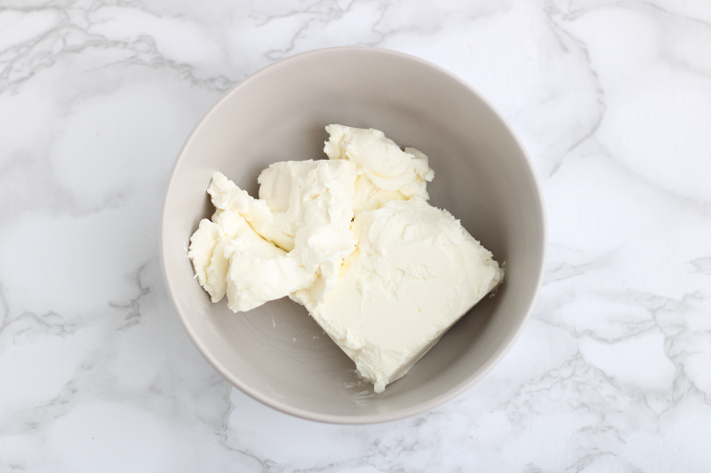 BLÄTTERTEIG GEFÜLLT MIT SCHINKEN UND KÄSE