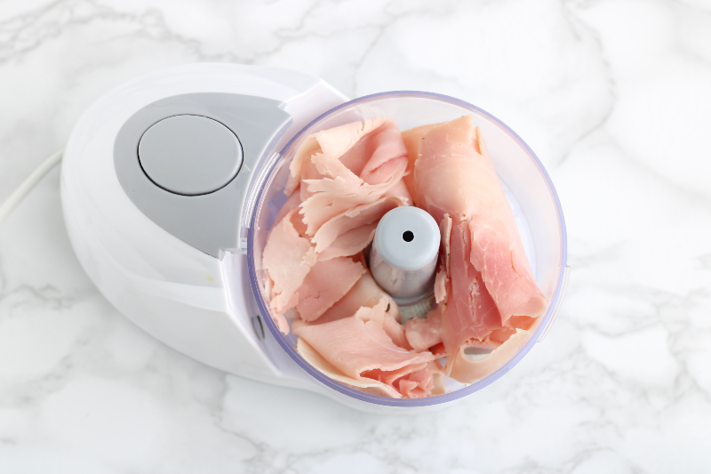 BLÄTTERTEIG GEFÜLLT MIT SCHINKEN UND KÄSE