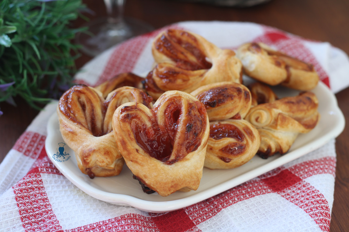 Blätterteigherzen mit Konfitüre