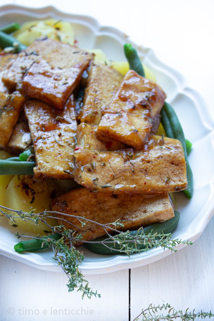Glasierter Tofu mit Thymian