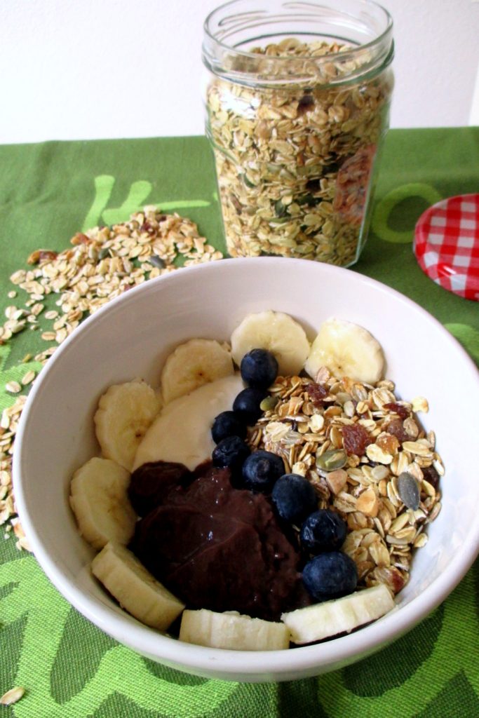 Granola mit Joghurt und Schokoladensoße, Mangia senza Pancia