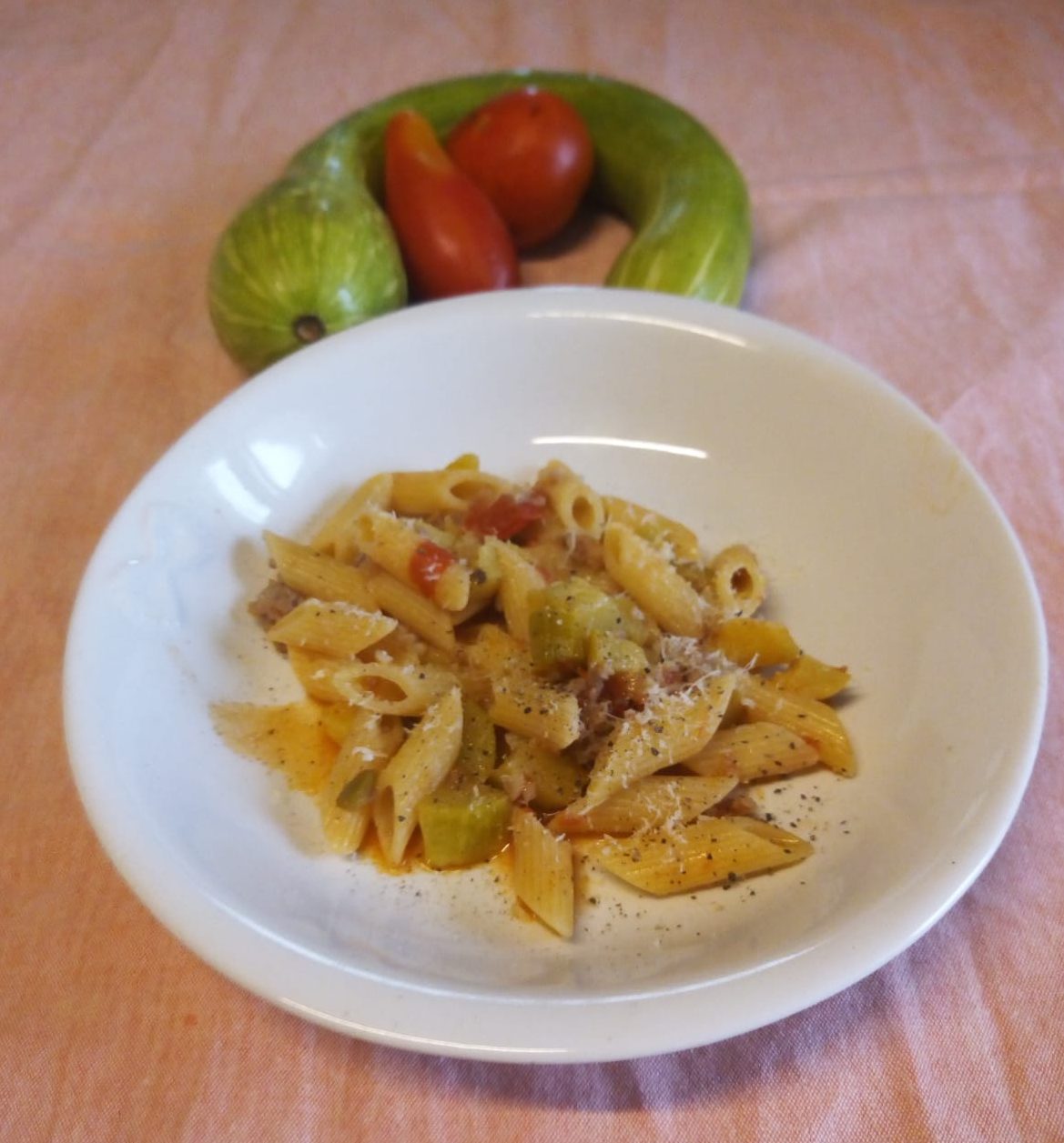 Kurze Penne mit Zucchini und Wurst
