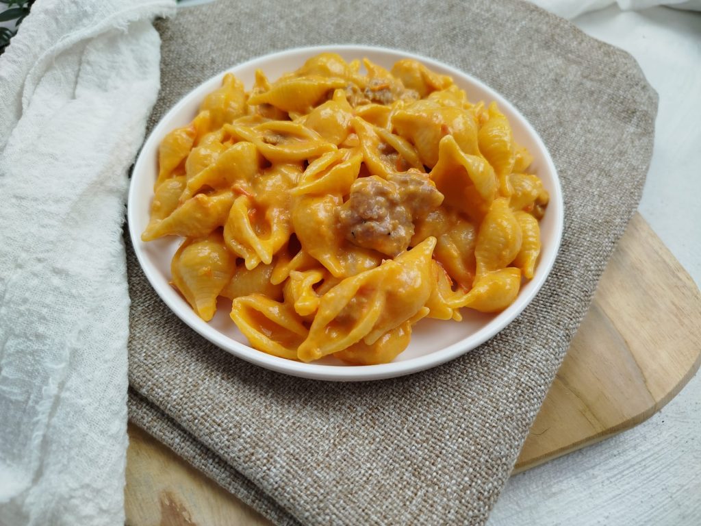 Cremige Muscheln mit Wurst