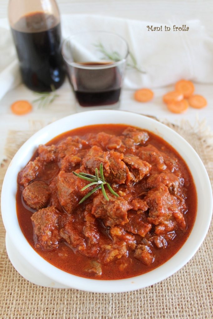 Gulasch in Tomatensoße im Schnellkochtopf
