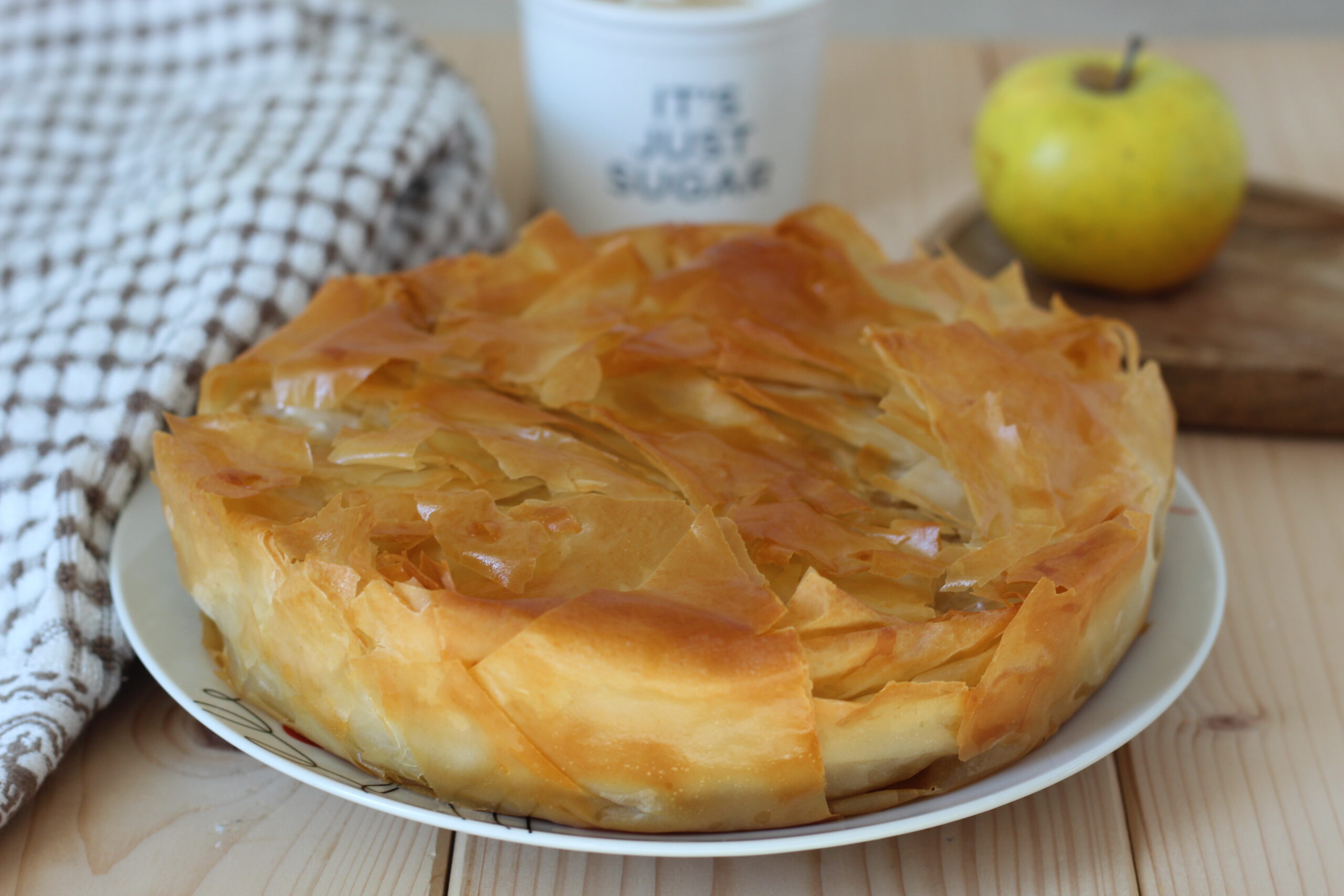 Blätterteigkuchen mit Äpfeln und Zimt