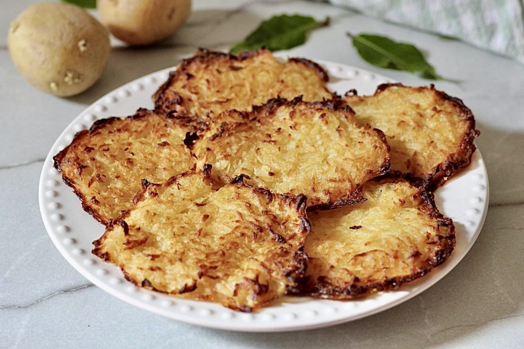 Knusprige Kartoffelrösti, glutenfrei und nicht frittiert.