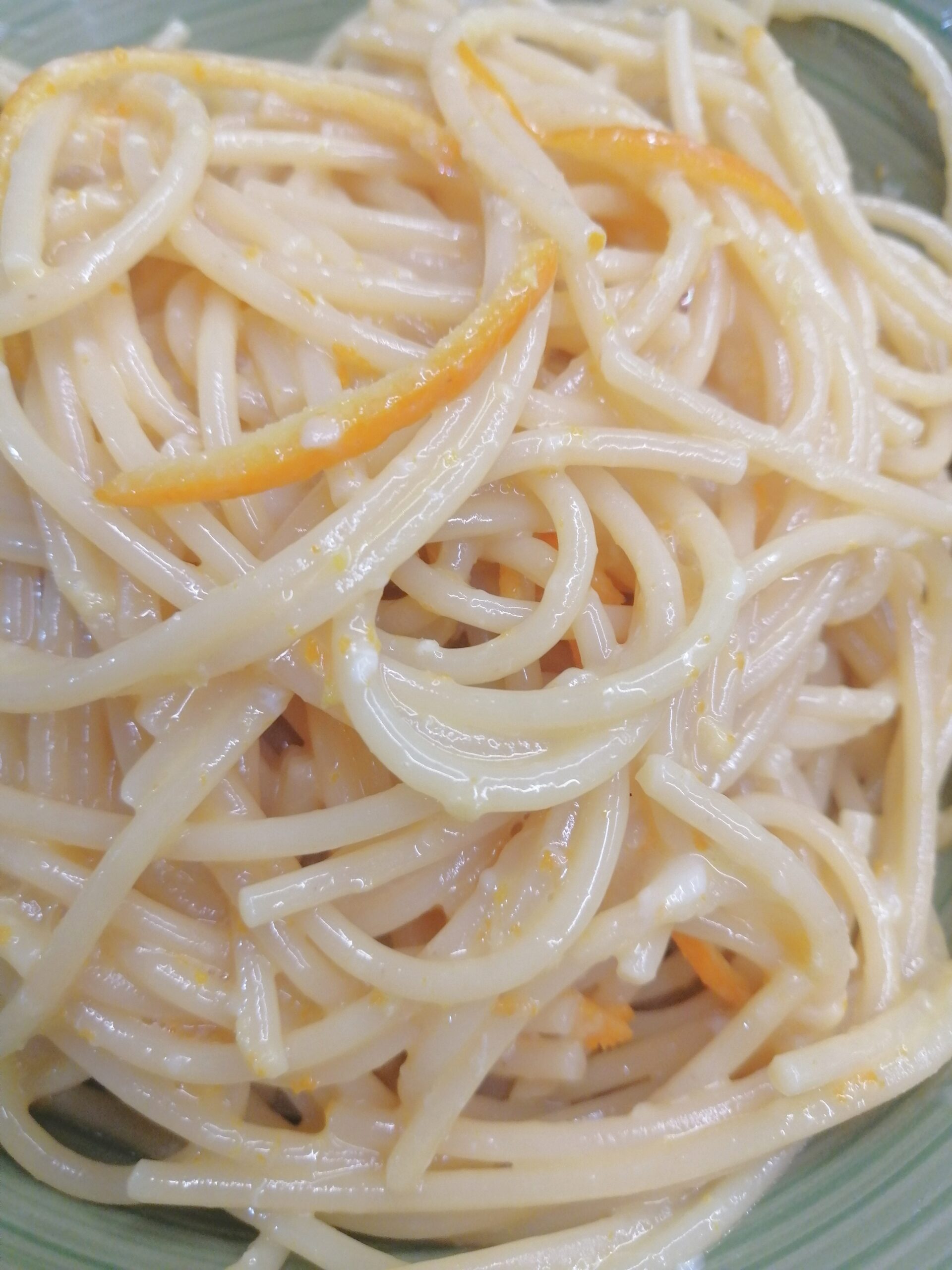 Spaghetti mit Zitrusfrüchten