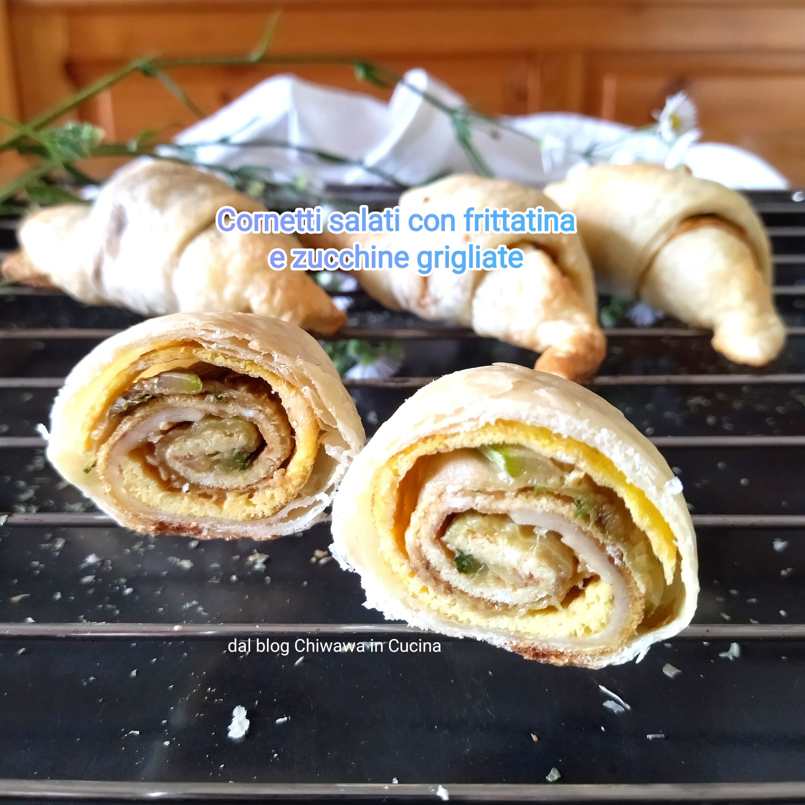 Salzige Croissants mit Omelett und gegrillten Zucchini