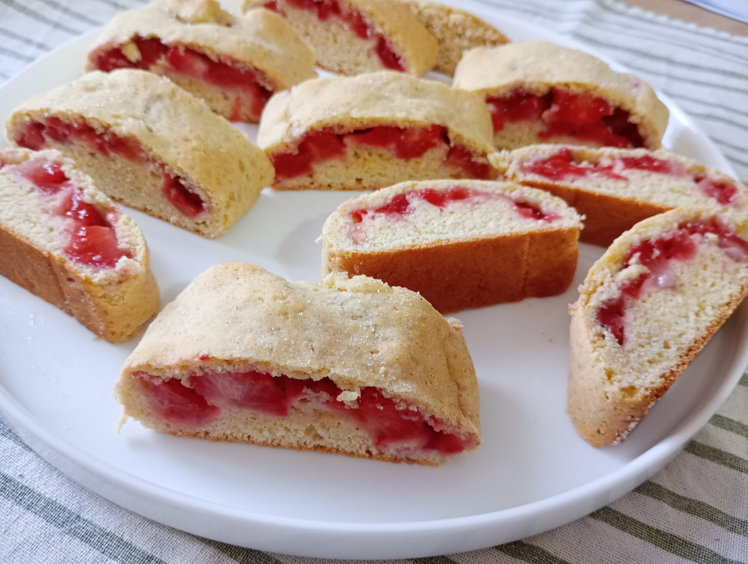 Weiche Cantucci mit Erdbeeren