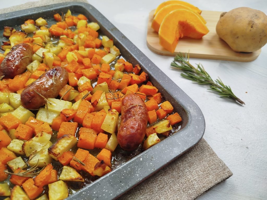 Kürbis, Kartoffeln und Würstchen