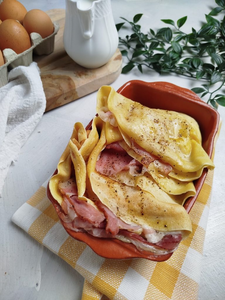 Herzhafte Crepes mit Provola und Speck
