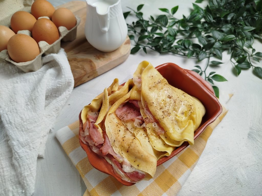 Herzhafte Crepes mit Provola und Speck
