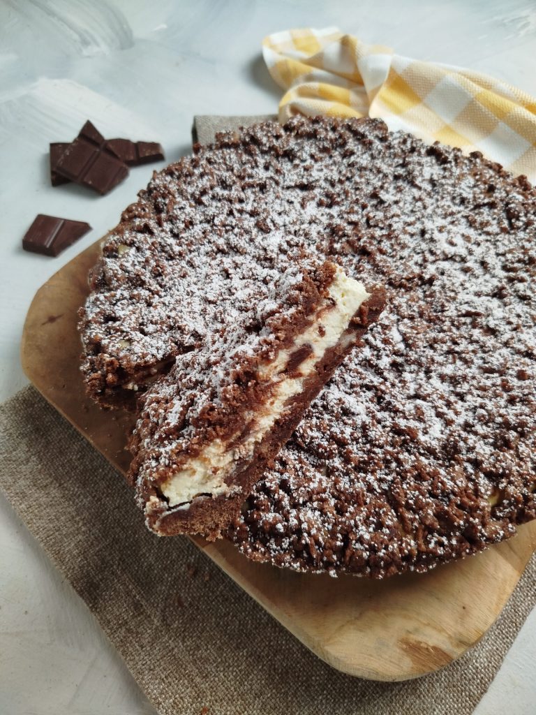 Kakaokrümelkuchen mit Ricotta und Schokolade