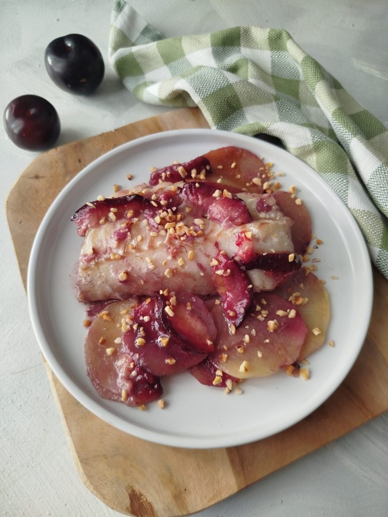 KABELJAUFILETS MIT PFLAUMEN