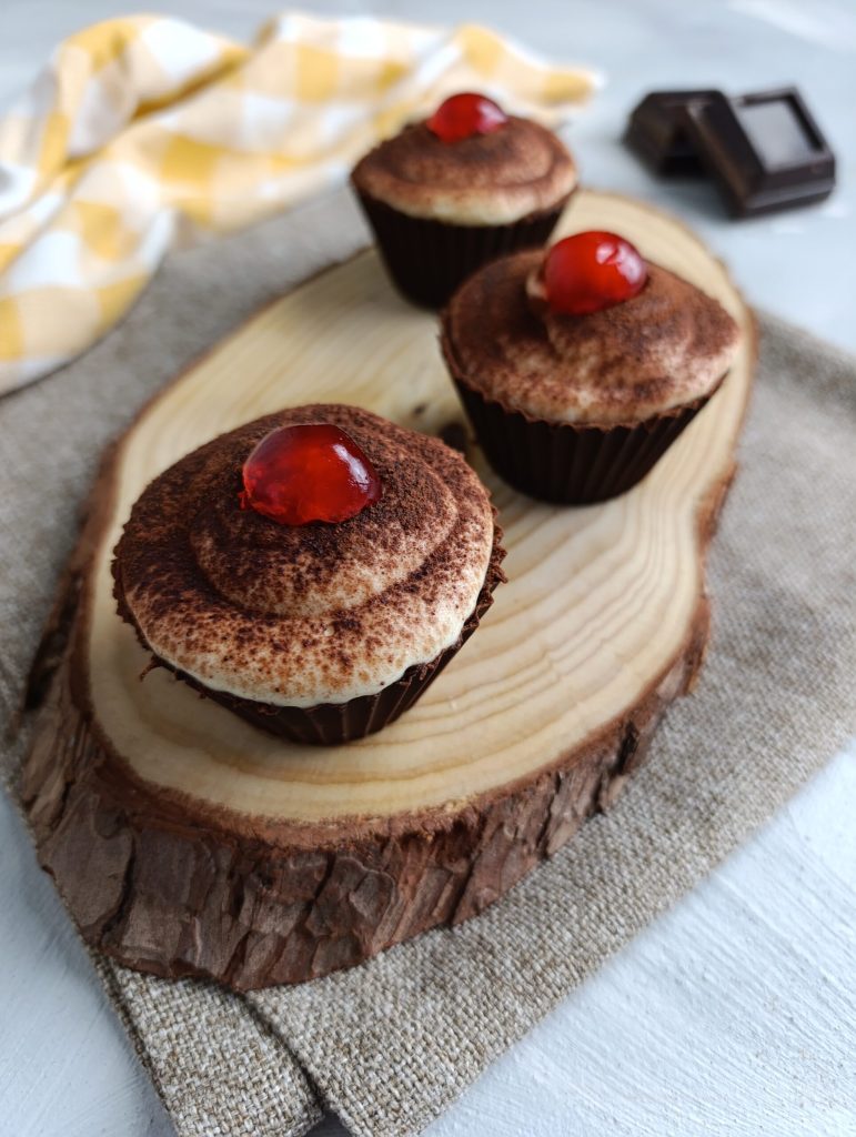 Tiramisu in Schokoladenkörbchen