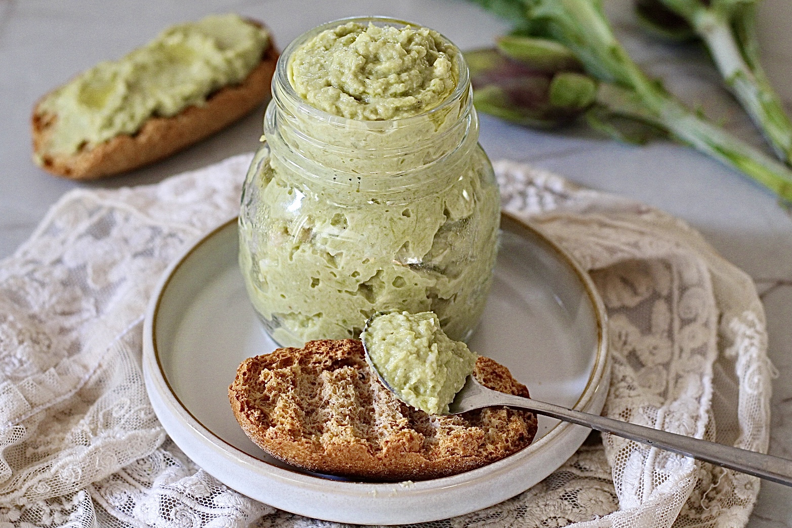 Pesto mit Artischockenstielen, so gut, dass es dein Favorit wird!