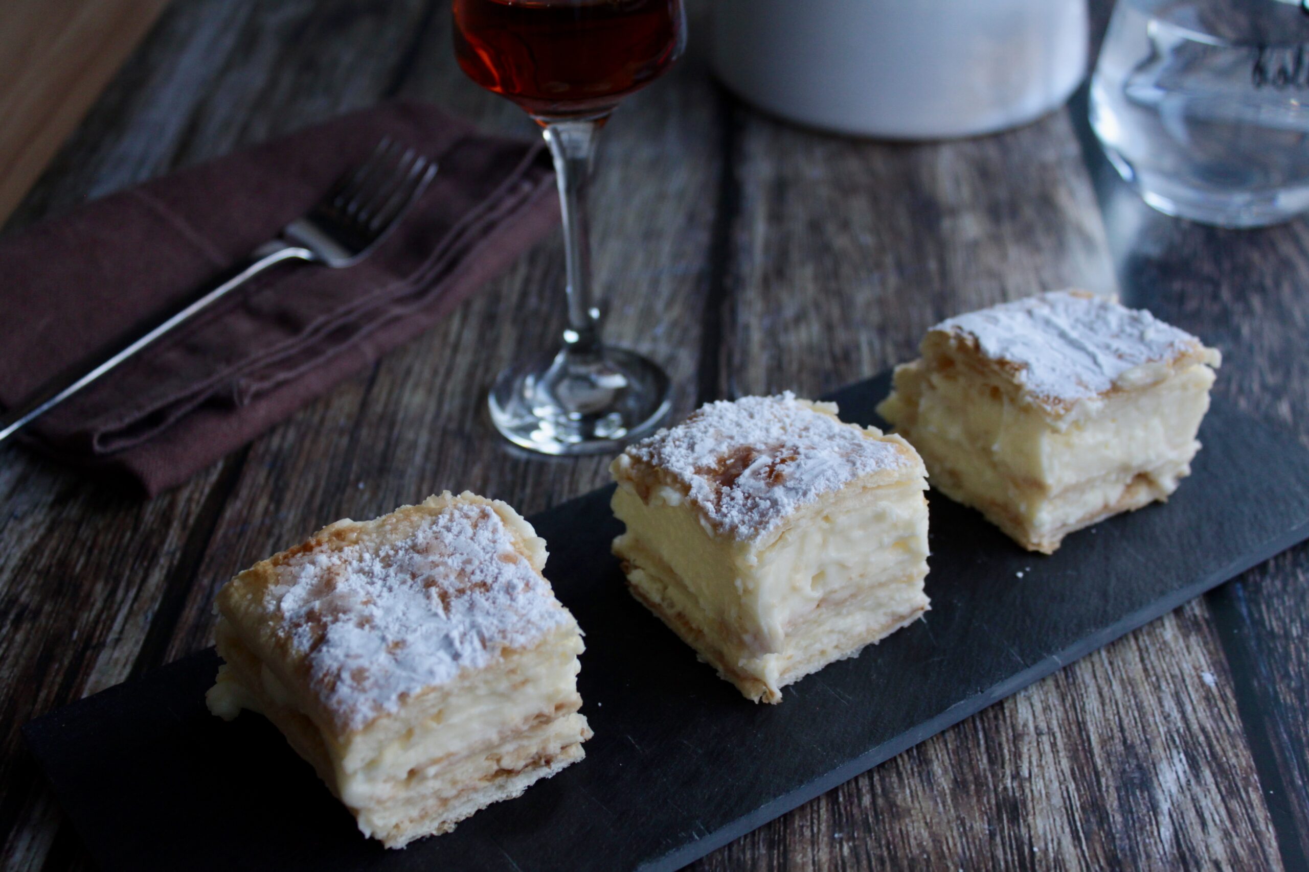 Schneller Blätterteigkuchen mit Blätterteig und leichter Creme