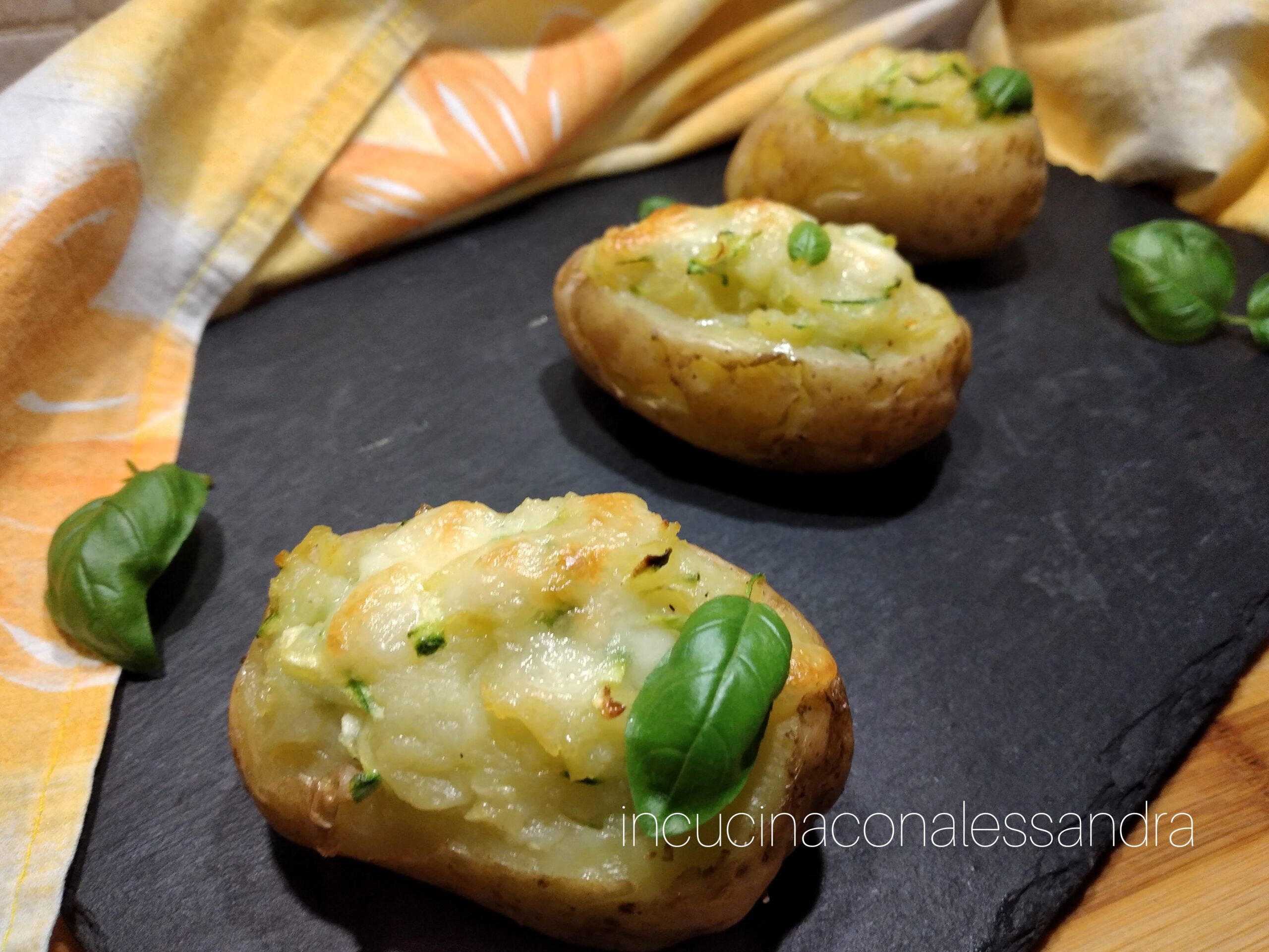 Gefüllte Kartoffeln mit Zucchini und Mozzarella