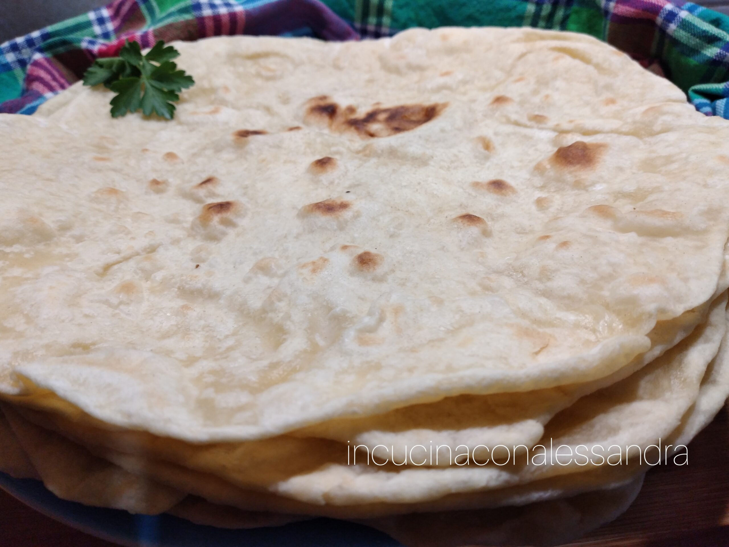 Hausgemachte Piadina mit nativem Olivenöl