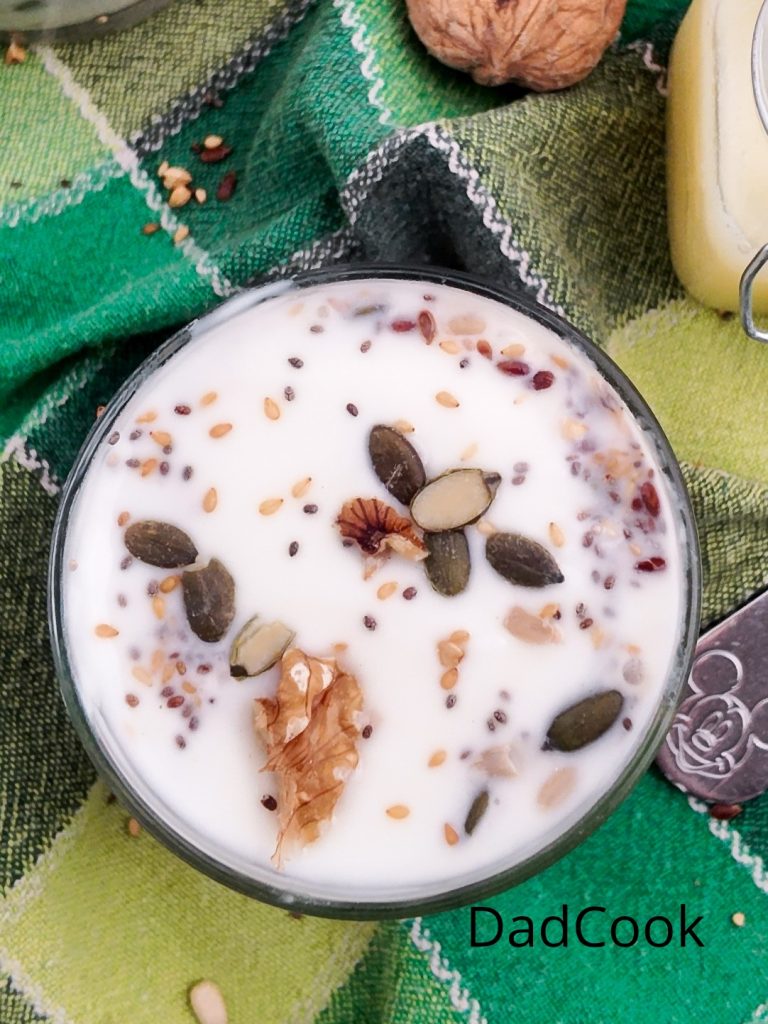 Karamellisiertes Griechisches Joghurt-Parfait: das schnelle und knusprige Dessert