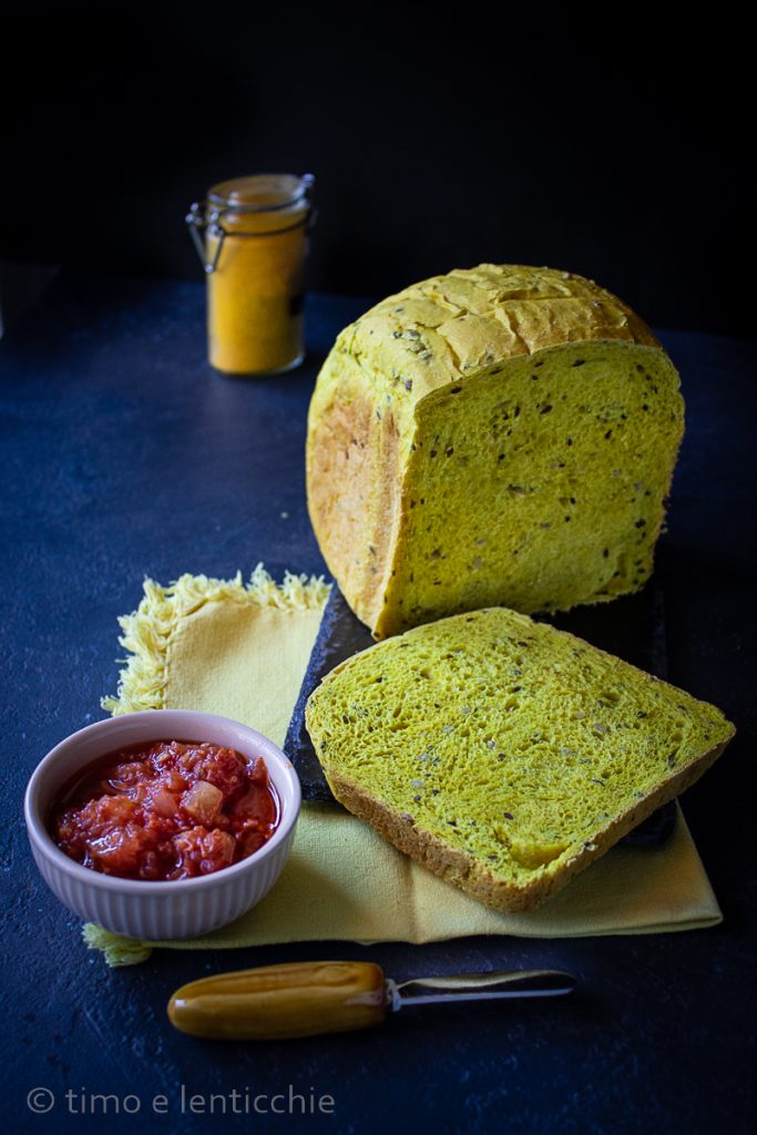 Kastenbrot mit Kurkuma