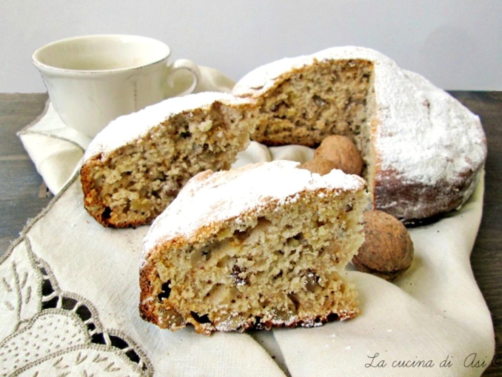 Kuchen mit Joghurt, Walnüssen und Honig
