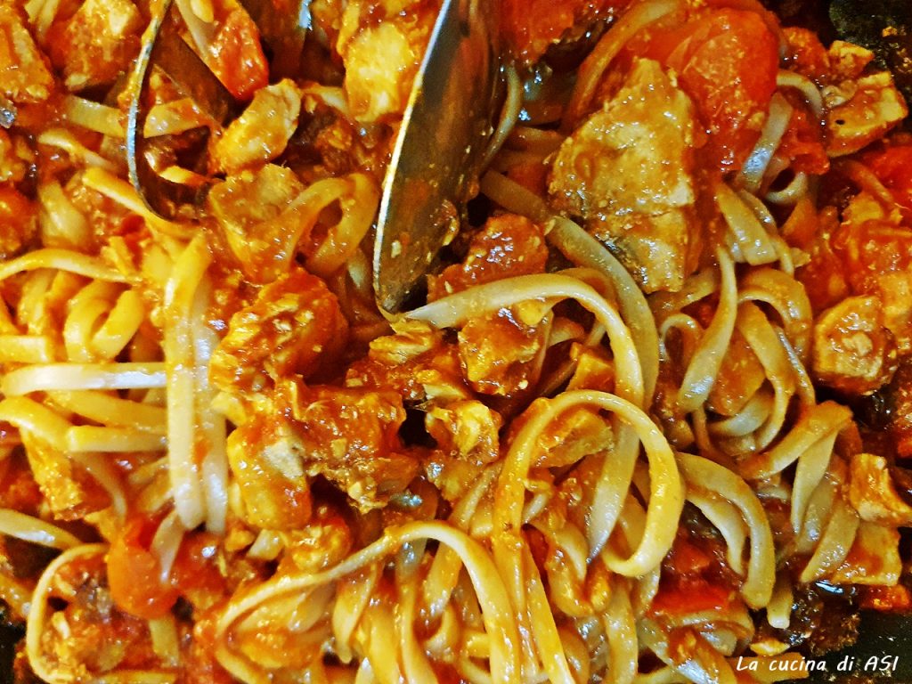 LINGUINE ALLA GHIOTTA mit Schwertfisch und Rosinen