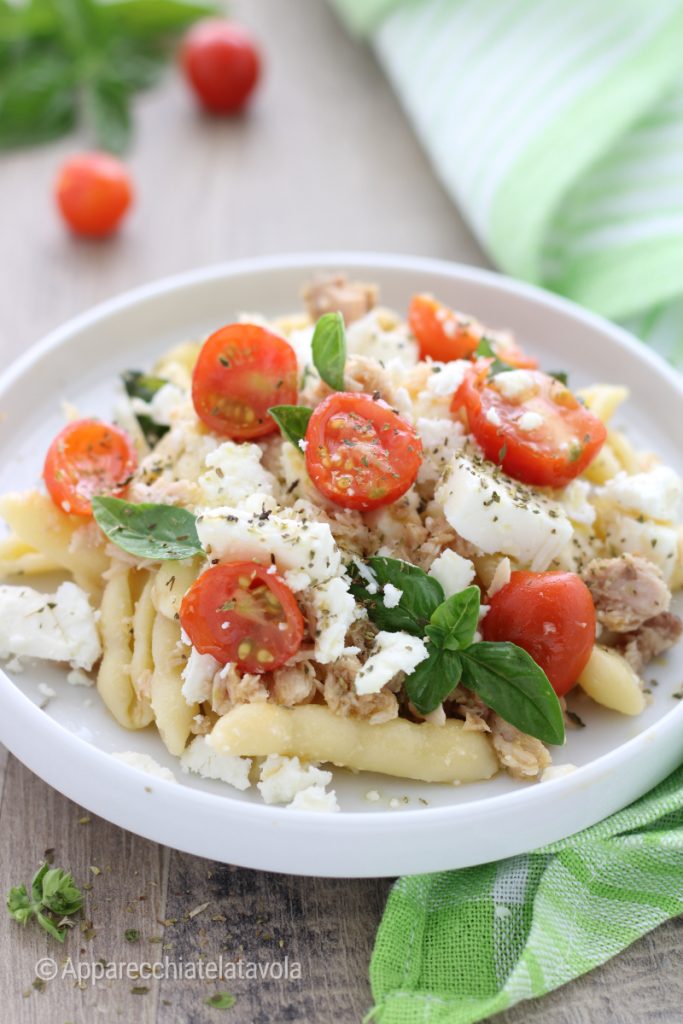 nudeln mit feta und thunfisch mit kirschtomaten