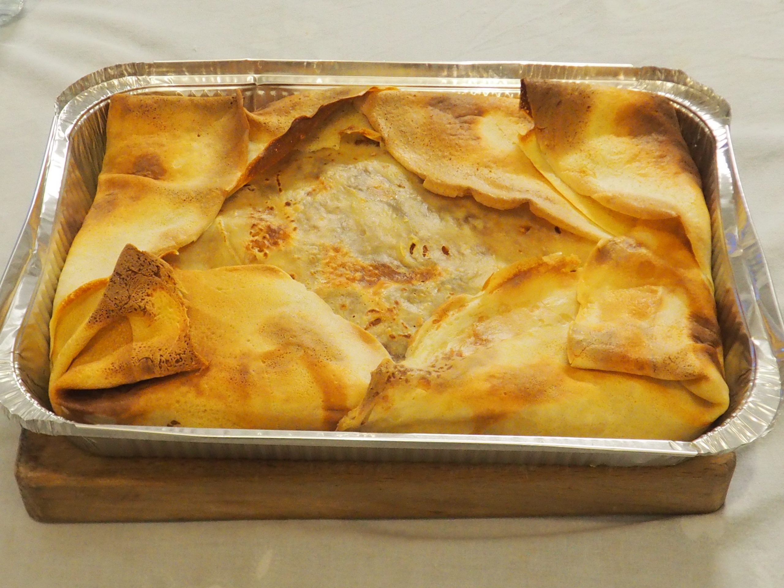 Crepes-Törtchen mit Kartoffeln und Speck