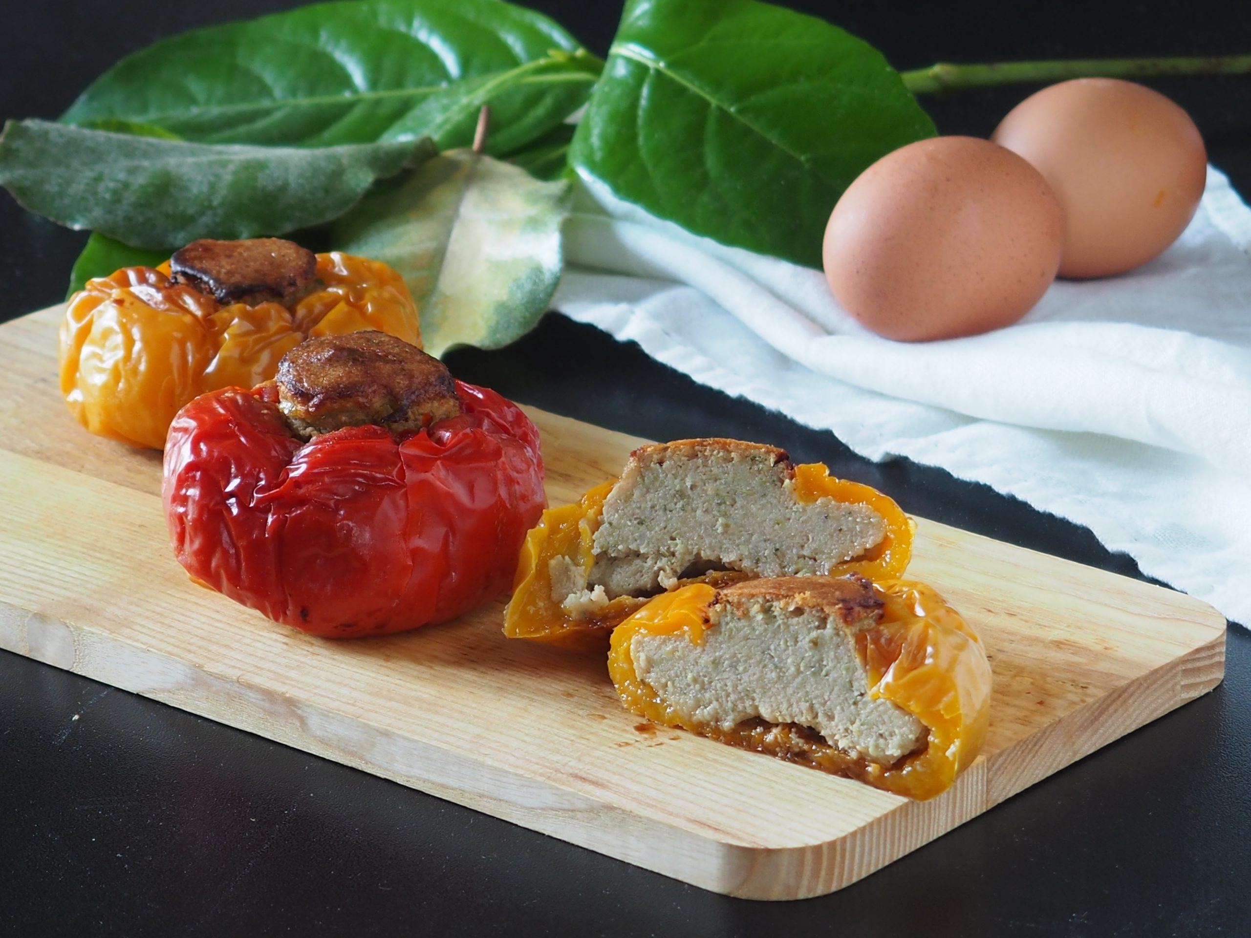Im Ofen gefüllte Paprika mit Thunfisch