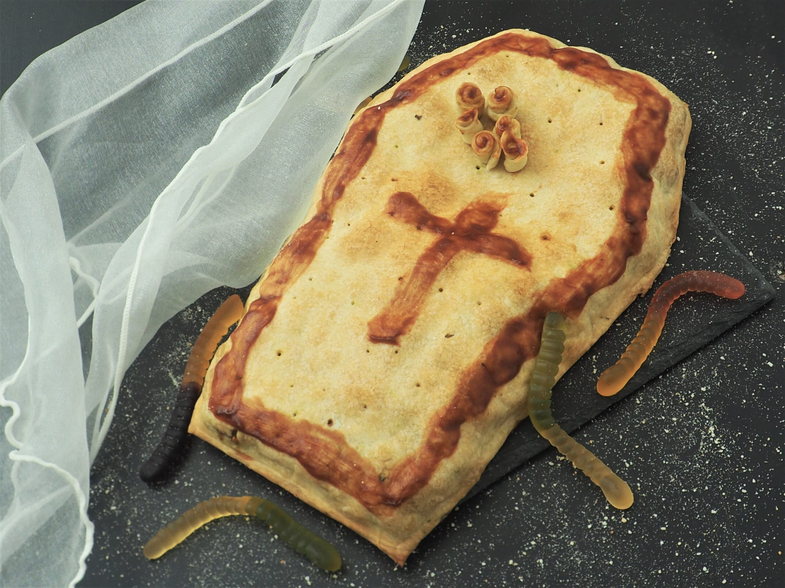 Herzhafter Sargkuchen für Halloween