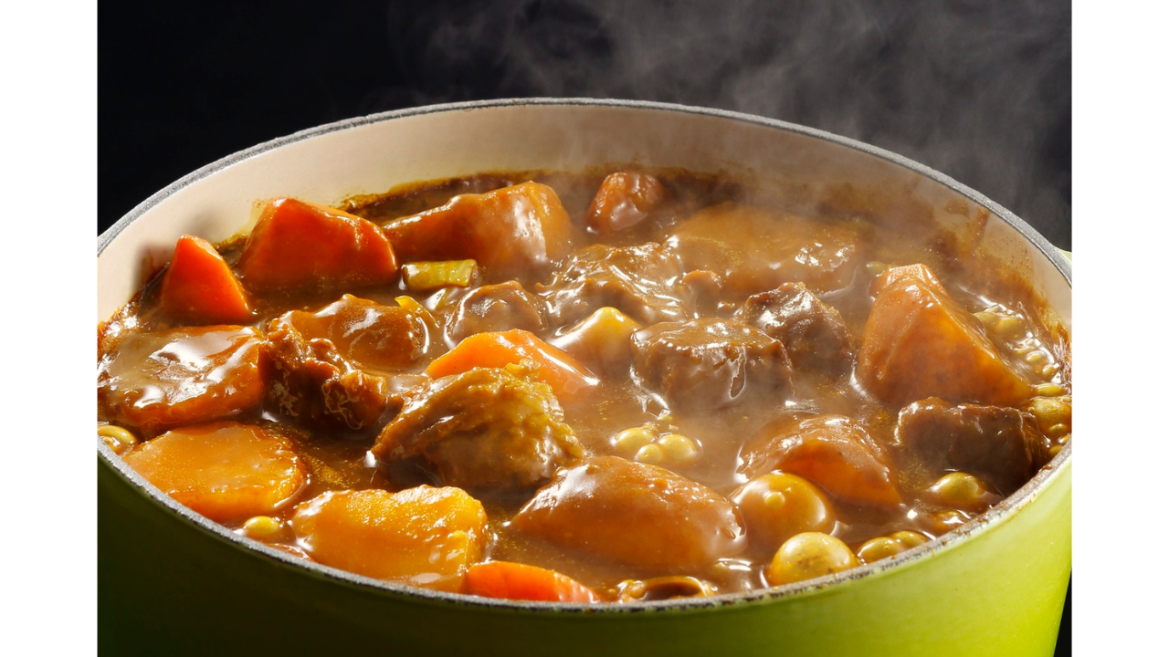 Kalbsgulasch mit Gemüse im Schnellkochtopf