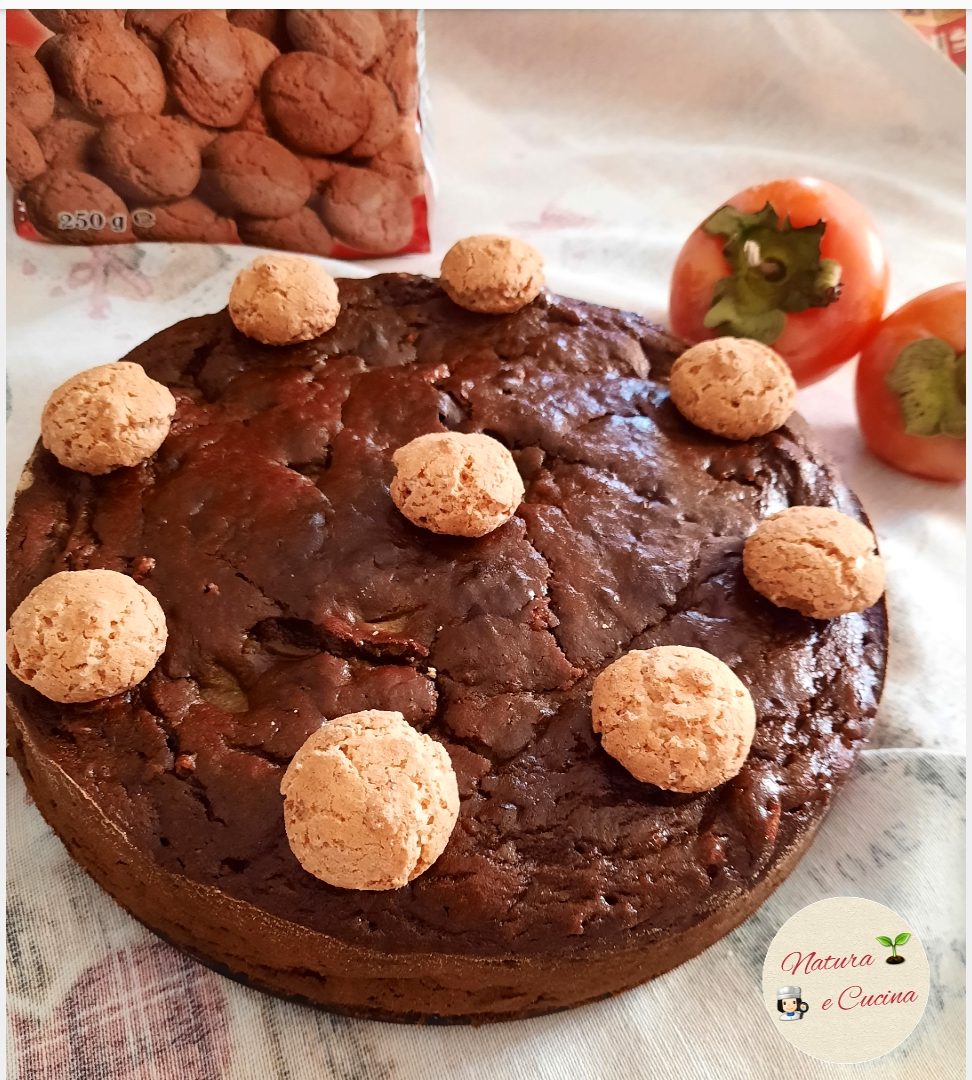 Kuchen mit Kakis und Amaretti