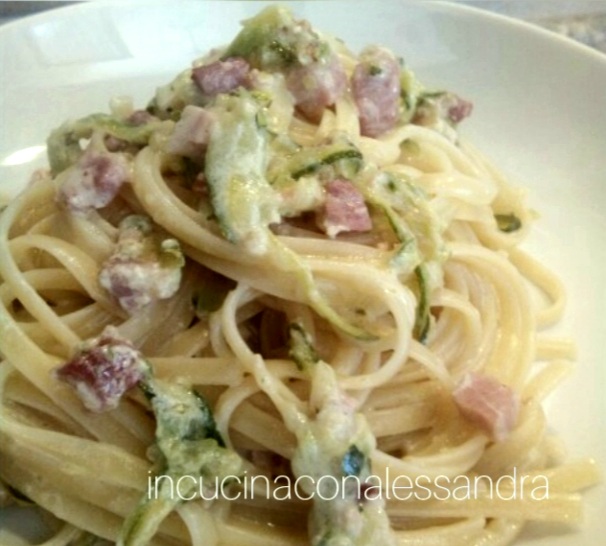 Linguine mit Zucchini, Speck und Käse
