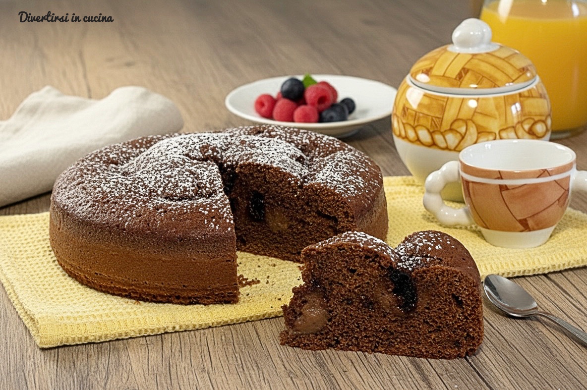 Torte mit Schokoladencreme und Amarena-Kirschen