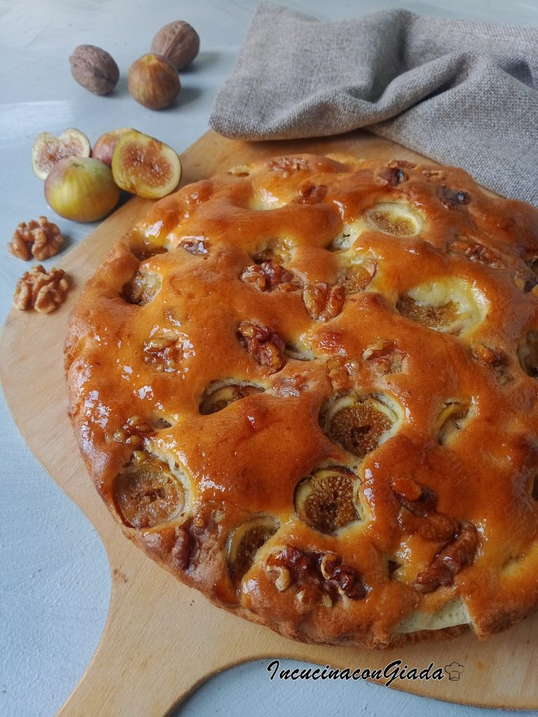 Kuchen mit Feigen und Walnüssen