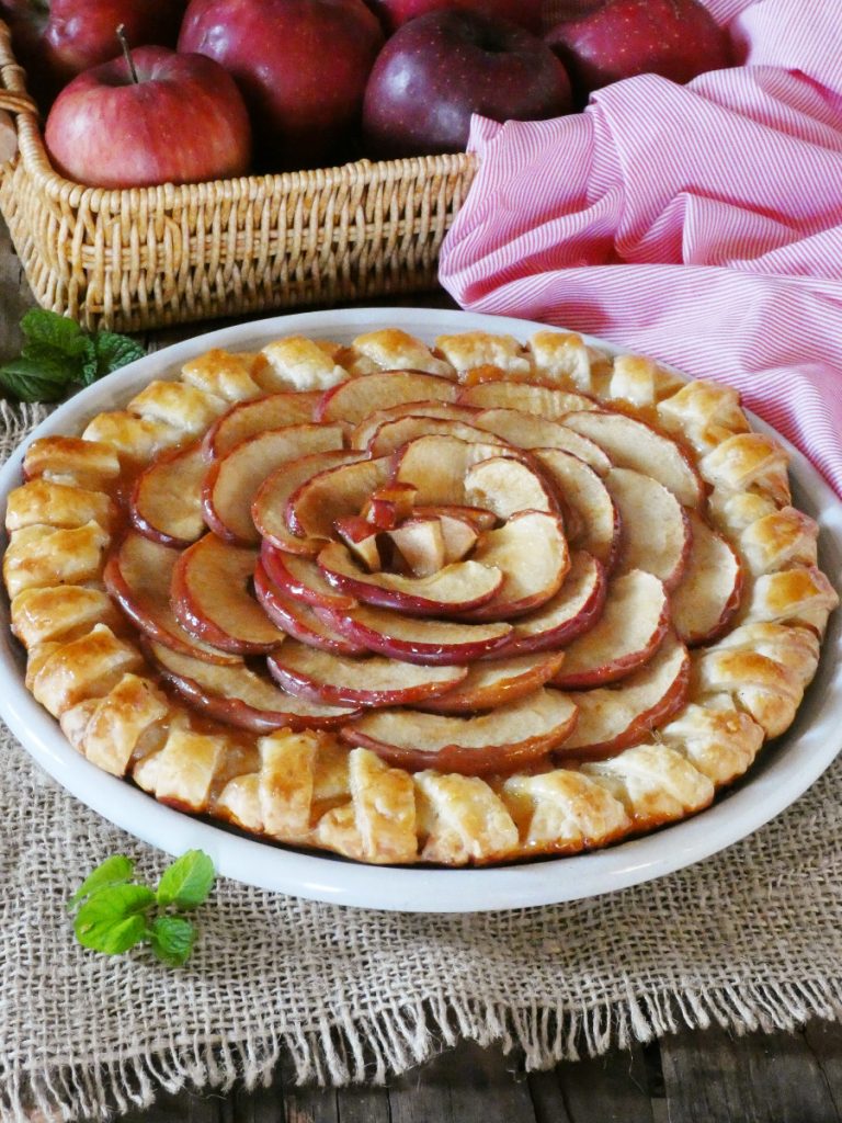 blätterteigkuchen mit marmelade und äpfeln