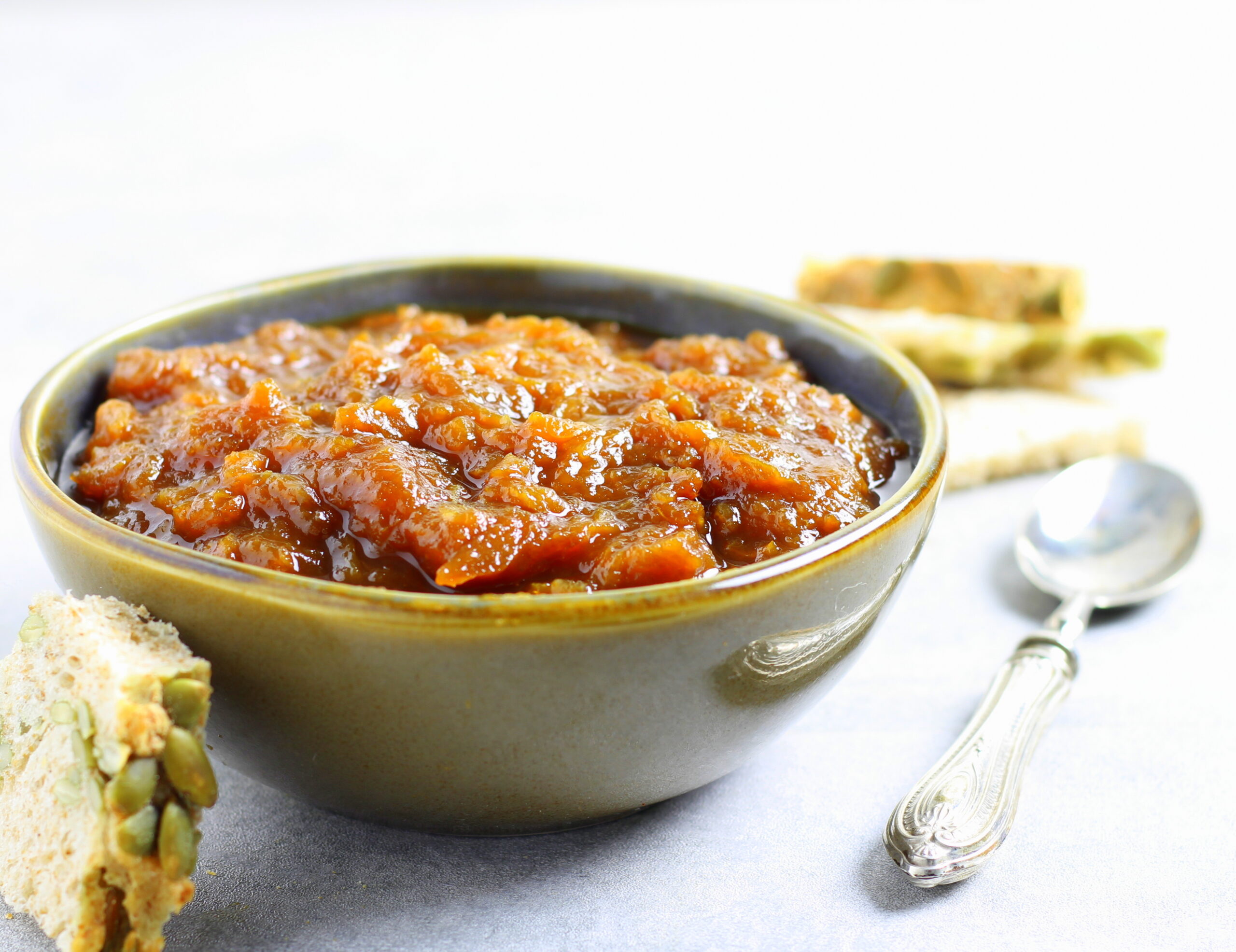 Apfel-Chutney mit Zitrusfrüchten und Senf